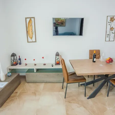 Apartahotel Kavousanos *