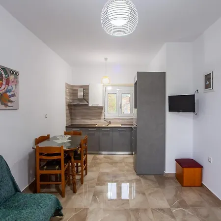 Kavousanos Apartahotel *